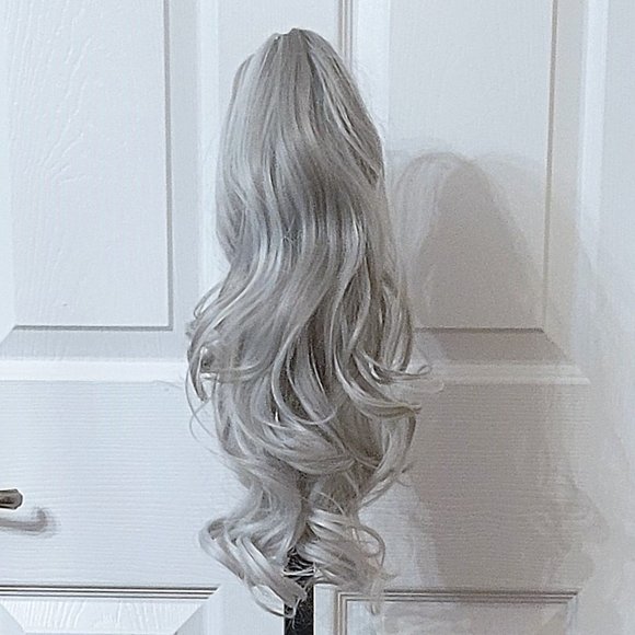 Wygyy Other - Wigyyy 30-Second Dream Claw Clips In Ponytail Extension (Wave) 18" Long (NWOT)